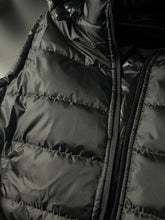 Load image into Gallery viewer, Sleeveless Parachute Gilt Jacket